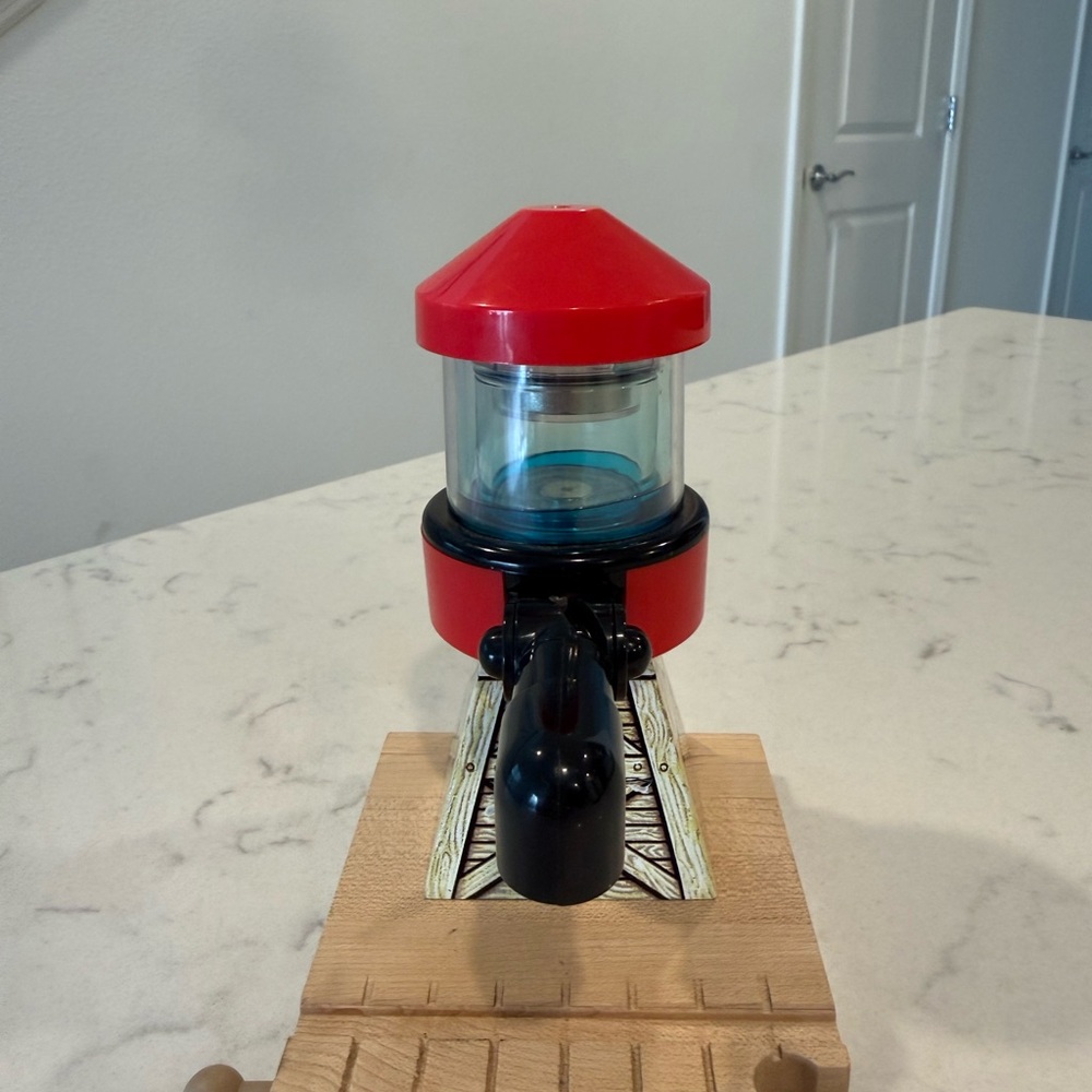 Thomas the Train Water Tower - Picture 6 of 7